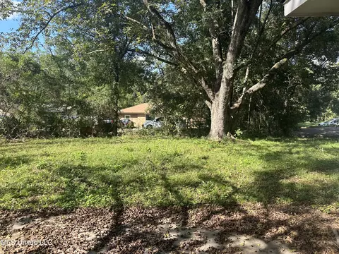 Exterior - 243 Queen Anne Ln, Jackson, MS 39209 photo 1 of 5
