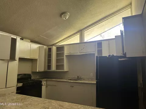 Kitchen - 243 Queen Anne Ln, Jackson, MS 39209 photo 1 of 4