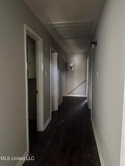 Entry Way - 243 Queen Anne Ln, Jackson, MS 39209 photo 1 of 1