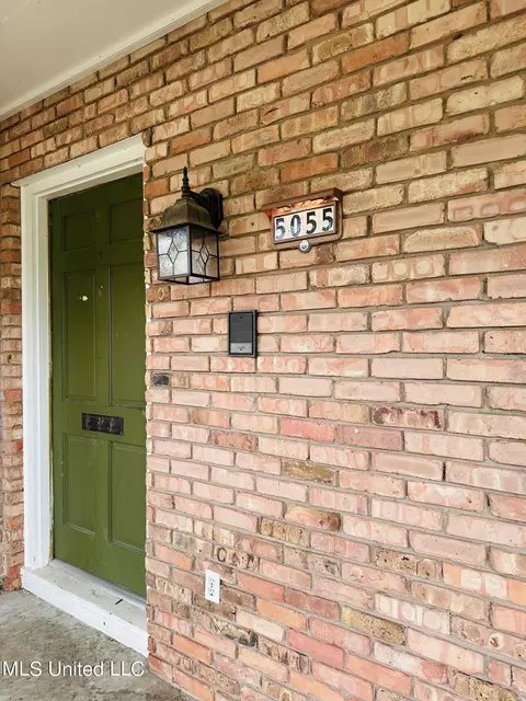 5055 Riverwood Cir, Jackson, MS 39211 photo 2
