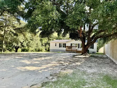 25909 Longvue Dr, Picayune, MS 39466