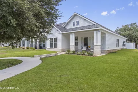 141 Grande View Dr, Biloxi, MS 39531