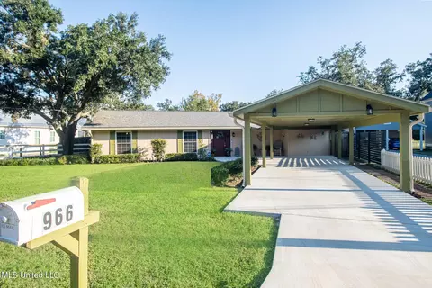 966 E 2nd St, Pass Christian, MS 39571 photo 1