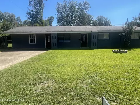 1752 Marigold St, Greenville, MS 38701