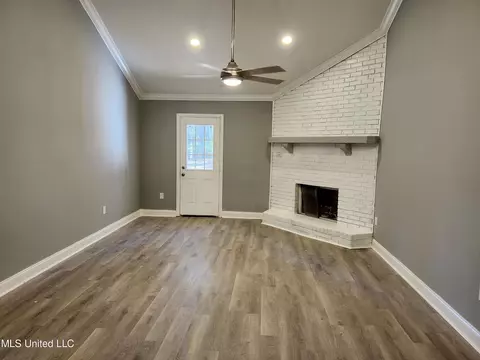 Living - 4639 Sherbrook Drive Dr, Jackson, MS 39212 photo 1 of 6