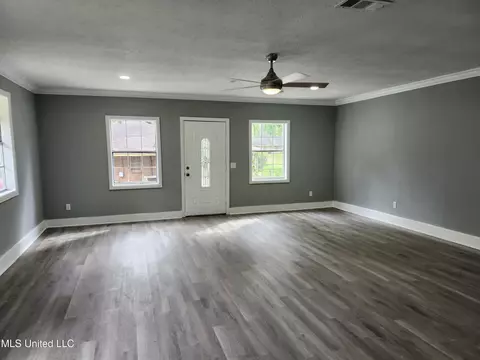 Living - 4639 Sherbrook Drive Dr, Jackson, MS 39212 photo 4 of 6