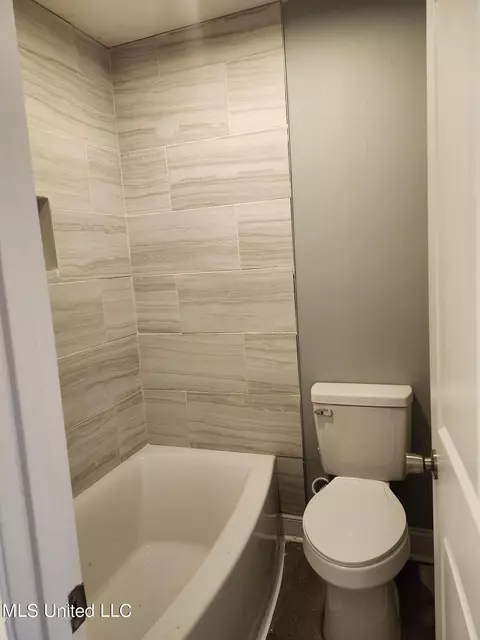 Bath - 4639 Sherbrook Drive Dr, Jackson, MS 39212 photo 4 of 4