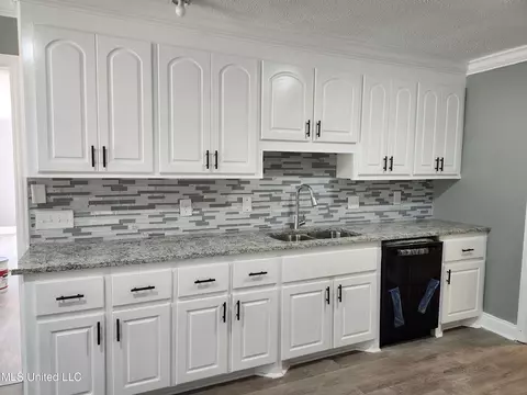 Kitchen - 4639 Sherbrook Drive Dr, Jackson, MS 39212 photo 3 of 4