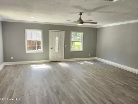Living - 4639 Sherbrook Drive Dr, Jackson, MS 39212 photo 3 of 6