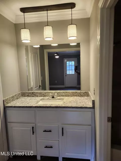 Bath - 4639 Sherbrook Drive Dr, Jackson, MS 39212 photo 3 of 4