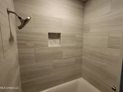 Bath - 4639 Sherbrook Drive Dr, Jackson, MS 39212 photo 2 of 4