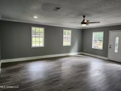 Living - 4639 Sherbrook Drive Dr, Jackson, MS 39212 photo 6 of 6