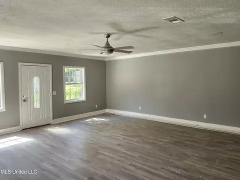 Living - 4639 Sherbrook Drive Dr, Jackson, MS 39212 photo 5 of 6