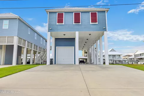 4040 Madagascar St, Bay Saint Louis, MS 39520