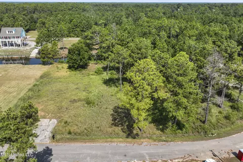 132 Hanakealoha B Pl, Diamondhead, MS 39525 photo 3