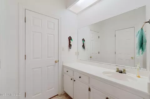 Bath - 220 Center Ave, Sumrall, MS 39482 photo 3 of 6