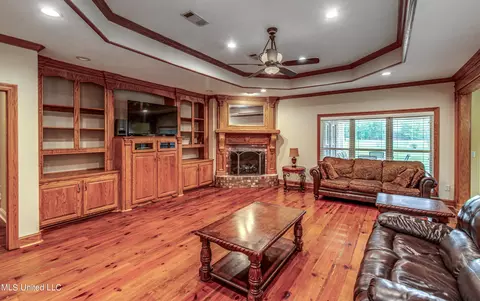 Living - 269 Williams Dr, Florence, MS 39073 photo 2 of 6