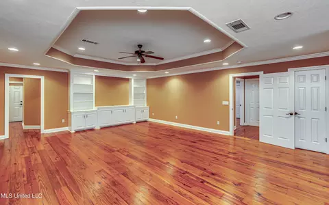 Living - 269 Williams Dr, Florence, MS 39073 photo 5 of 6