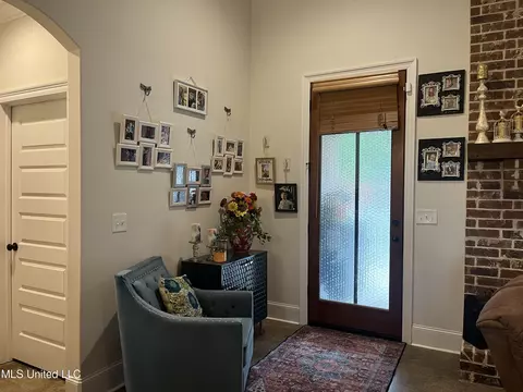 Entry Way - 133 Coventry Ln, Brandon, MS 39042 photo 4 of 4