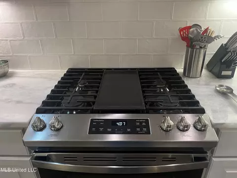Kitchen - 133 Coventry Ln, Brandon, MS 39042 photo 6 of 6