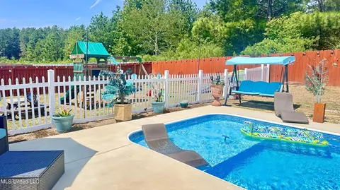 Exterior - 133 Coventry Ln, Brandon, MS 39042 photo 6 of 10