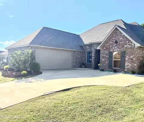 Exterior - 133 Coventry Ln, Brandon, MS 39042 photo 2 of 10