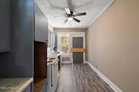 Entry Way - 136 Princeton St, Jackson, MS 39203 photo 2 of 2