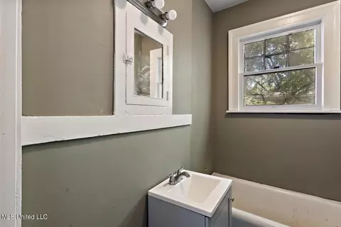Bath - 136 Princeton St, Jackson, MS 39203 photo 1 of 1