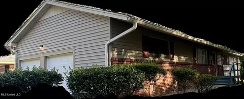 3002 Charleston Dr, Jackson, MS 39212