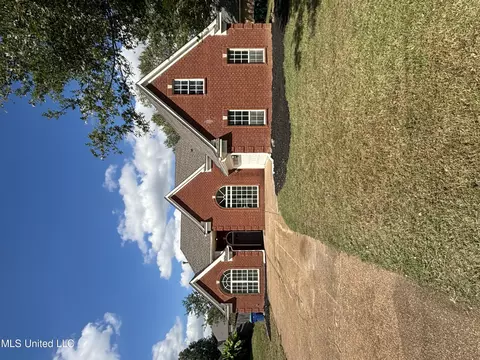 2436 Greencliff Dr, Southaven, MS 38672