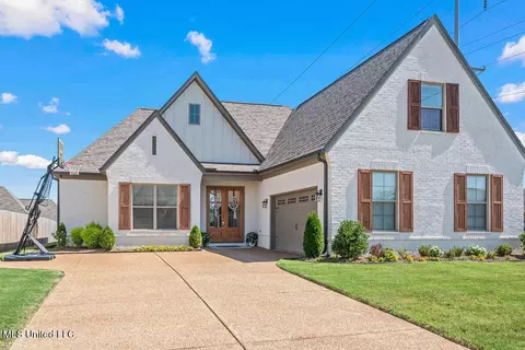 2942 Layton Dr, Nesbit, MS 38651