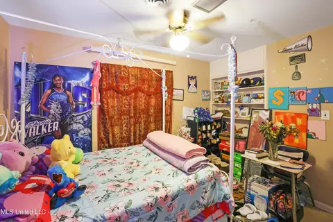 Bedroom - 5856 Medallion Dr, Jackson, MS 39211 photo 5 of 8