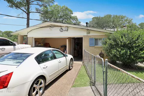 Exterior - 5856 Medallion Dr, Jackson, MS 39211 photo 2 of 10
