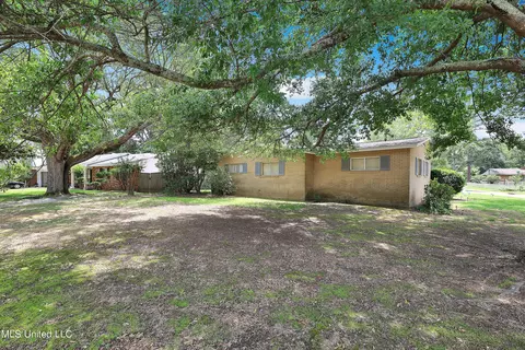 Exterior - 5856 Medallion Dr, Jackson, MS 39211 photo 8 of 10