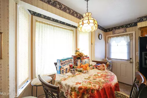 Dining - 5856 Medallion Dr, Jackson, MS 39211 photo 1 of 3