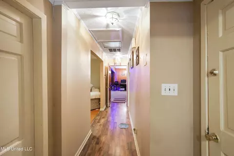 Entry Way - 5856 Medallion Dr, Jackson, MS 39211 photo 1 of 3