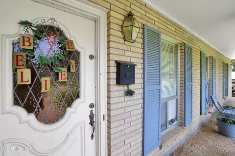 Exterior - 5856 Medallion Dr, Jackson, MS 39211 photo 1 of 10