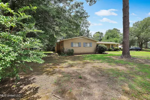 Exterior - 5856 Medallion Dr, Jackson, MS 39211 photo 9 of 10