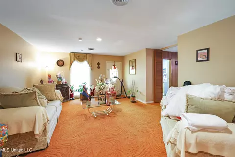 Living - 5856 Medallion Dr, Jackson, MS 39211 photo 1 of 3