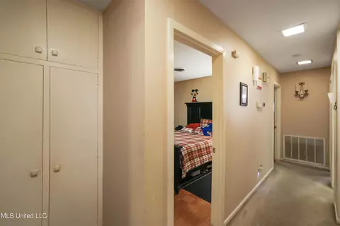Entry Way - 5856 Medallion Dr, Jackson, MS 39211 photo 2 of 3