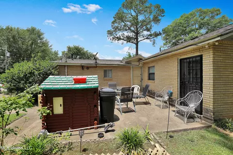 Exterior - 5856 Medallion Dr, Jackson, MS 39211 photo 5 of 10