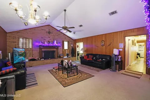 Living - 5856 Medallion Dr, Jackson, MS 39211 photo 2 of 3