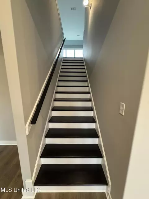 Entry Way - 9616 Silo Park Rd, Olive Branch, MS 38654 photo 2 of 2