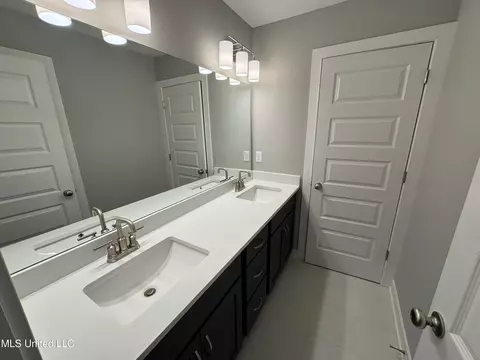 Bath - 9616 Silo Park Rd, Olive Branch, MS 38654 photo 5 of 6