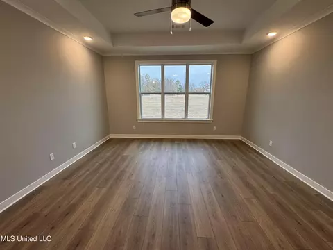 Living - 9616 Silo Park Rd, Olive Branch, MS 38654 photo 3 of 4