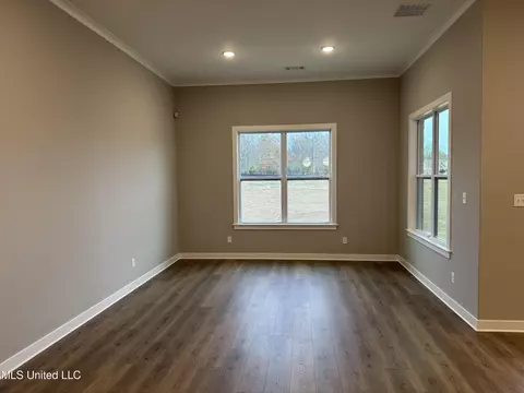 Living - 9616 Silo Park Rd, Olive Branch, MS 38654 photo 2 of 4