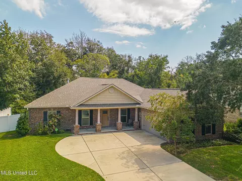 512 Dynsmore Pl, Long Beach, MS 39560