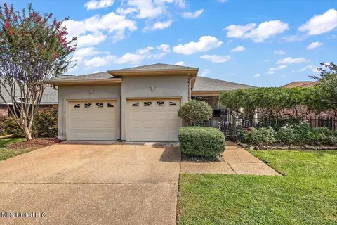 104 Courtyards Dr, Pearl, MS 39208