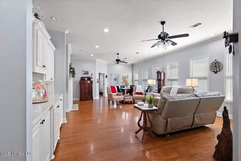 104 Courtyards Dr, Pearl, MS 39208 photo 9