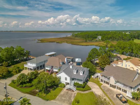 102 Poplar Pt, Pass Christian, MS 39571